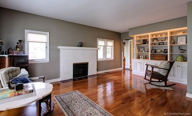 136 S Westlawn Ave, Aurora, IL 60506 - photo 2