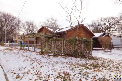 1634 SW Burnett Rd, Topeka, KS 66604 - photo 4