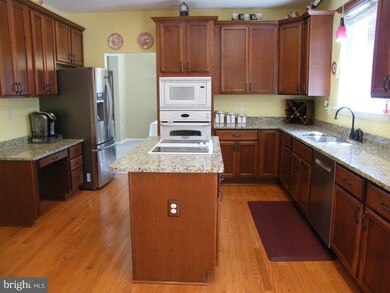 35537 Collington Dr, Round Hill, VA 20141 - photo 5