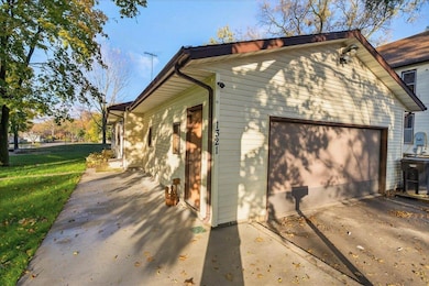 1321 Franklin St, Cedar Falls, IA 50613 - photo 2