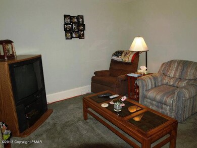 107 W Ridge St, Lansford, PA 18232 - photo 4