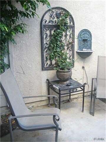Front courtyard sitting area