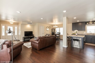 915 S Main St, Wheaton, IL 60189 - photo 3