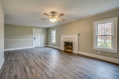 302 Hickory Dr, Shelbyville, TN 37160 - photo 4