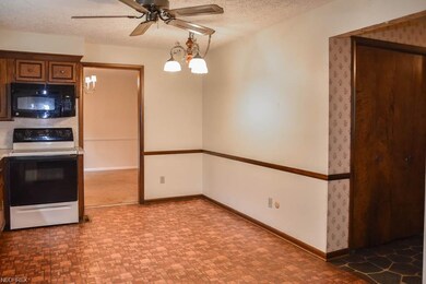 Eating area in the kitchen.