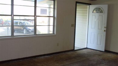 1825 S Village Ln, Bolivar, MO 65613 - photo 4