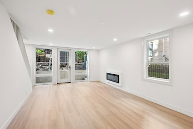 unlisted-address, Chicago, IL 60614 - photo 6