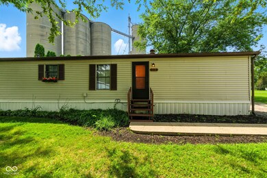 404 E Pike St, Kirklin, IN 46050 - photo 2