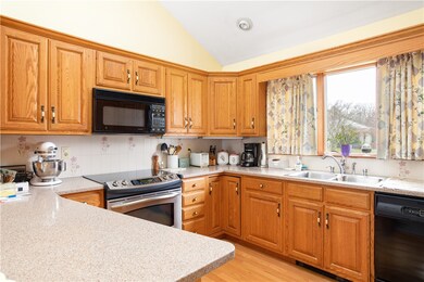 18 Friends Dr, Newport, RI 02840 - photo 5