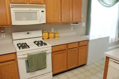 3475 Lurman Dr, Macungie, PA 18062 - photo 6