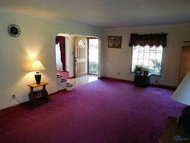 Family Room. Coved Ceilings Throughout And Lots Of