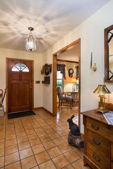 05-1687 Henley Rd NW