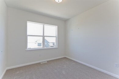 1826 Huntsboro Ln SW, Cedar Rapids, IA 52404 - photo 5