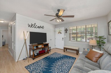 7-web-or-mls-504 Tall Pines St-09