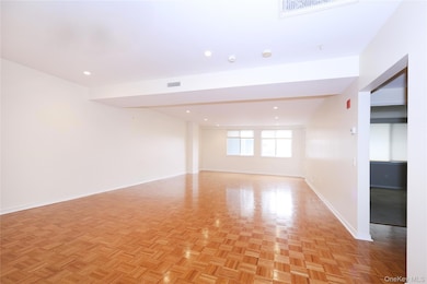 Harbor View at Port Washington unit 423, Port Washington, NY 11050 - photo 4