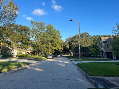 1823 Hewitt Dr, Houston, TX 77018 - photo 4