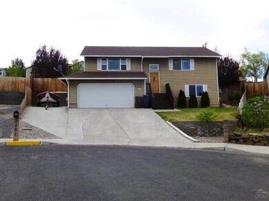 3351 SW Salmon Ct, Redmond, OR 97756 - photo 2