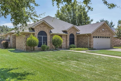 7004 Lonesome Oaks Dr, North Richland Hills, TX 76182 - photo 2