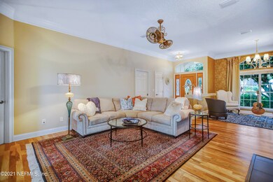 Open Familyroom/Dining