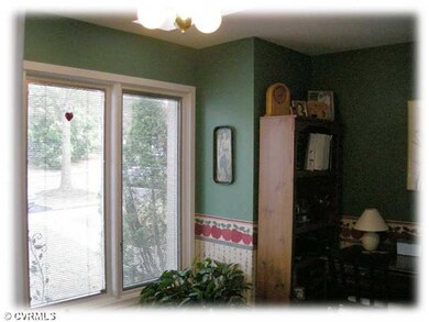Studio/Study/Office - Lots of space off the kitche