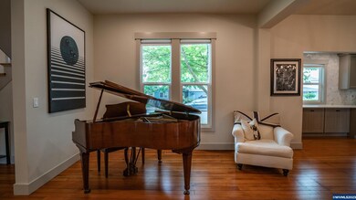 690 S 3rd St, Independence, OR 97351 - photo 5