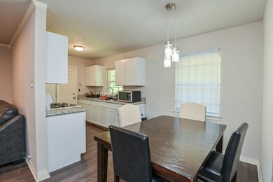 10522 Castleton St, Houston, TX 77016 - photo 5