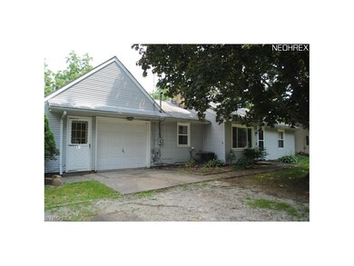Oversized 1 car garage with service door