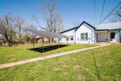 807 Poplar St, Fredericksburg, TX 78624 - photo 3