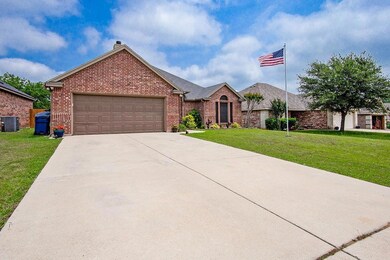 806 Spring Creek St, Cleburne, TX 76031 - photo 3