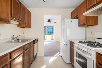200 Heroux Blvd unit 606, Cumberland, RI 02864 - photo 5