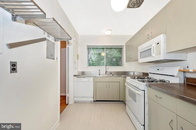 10619 Montrose Ave unit 202, Bethesda, MD 20814 - photo 4