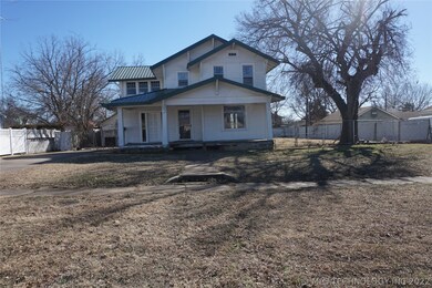 711 W Broadway St, Henryetta, OK 74437 - photo 4