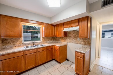 7521 Strato Rd, Jacksonville, FL 32210 - photo 4