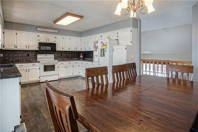 1114 Manse Dr, Raymore, MO 64083 - photo 5