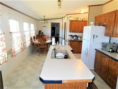 1008 E Jordan Rd, Colcord, OK 74338 - photo 5