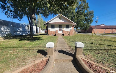 202 N Victor St, Christopher, IL 62822 - photo 2