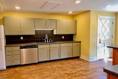 31 Crescent St, Rutland, VT 05701 - photo 6