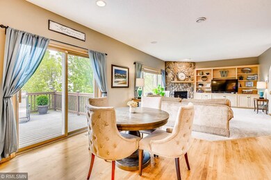 Great open concept of the kitchen, to informal din