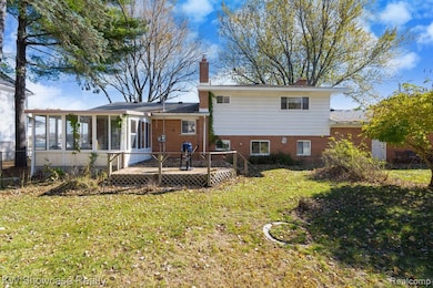 5274 Cooley Lake Rd, Waterford, MI 48327 - photo 2