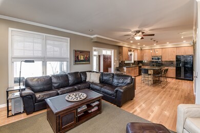 561 W 3rd St, Elmhurst, IL 60126 - photo 6