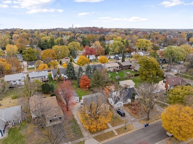 869 Iowa Ave W, Saint Paul, MN 55117 - photo 3