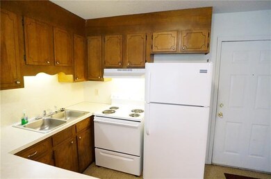 1220 8th St NE unit . J, Hickory, NC 28601 - photo 3