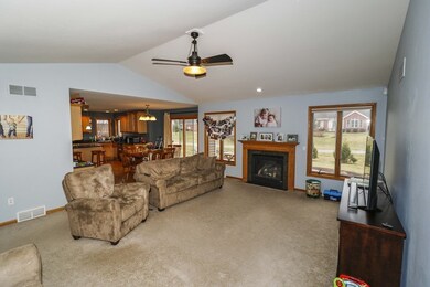 5185 Nannyberry Dr, Fitchburg, WI 53711 - photo 2