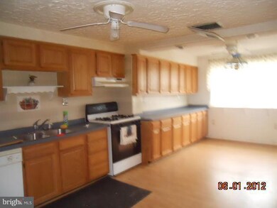 2735 Yarnall Rd, Halethorpe, MD 21227 - photo 2