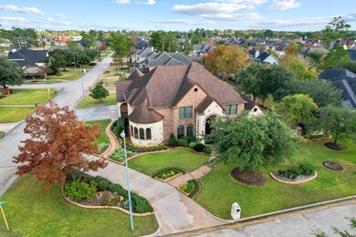 Beautiful Frontier Custom on oversized corner lot in Lakewood Oaks Estates!