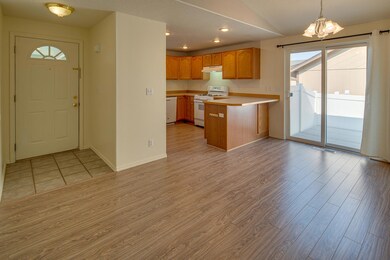 2106 SW 35th Place, Redmond, OR 97756 - photo 4