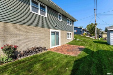 3707 N Thornwood Ave, Davenport, IA 52806 - photo 7