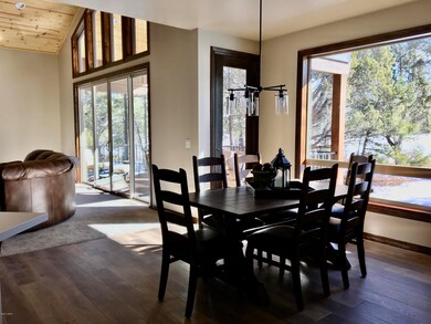 Dining area with open feeling