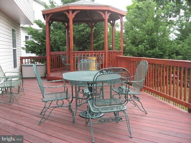 477 Hawkridge Ln, Sykesville, MD 21784 - photo 3