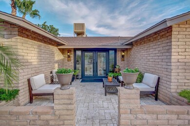 Exterior Front Courtyard